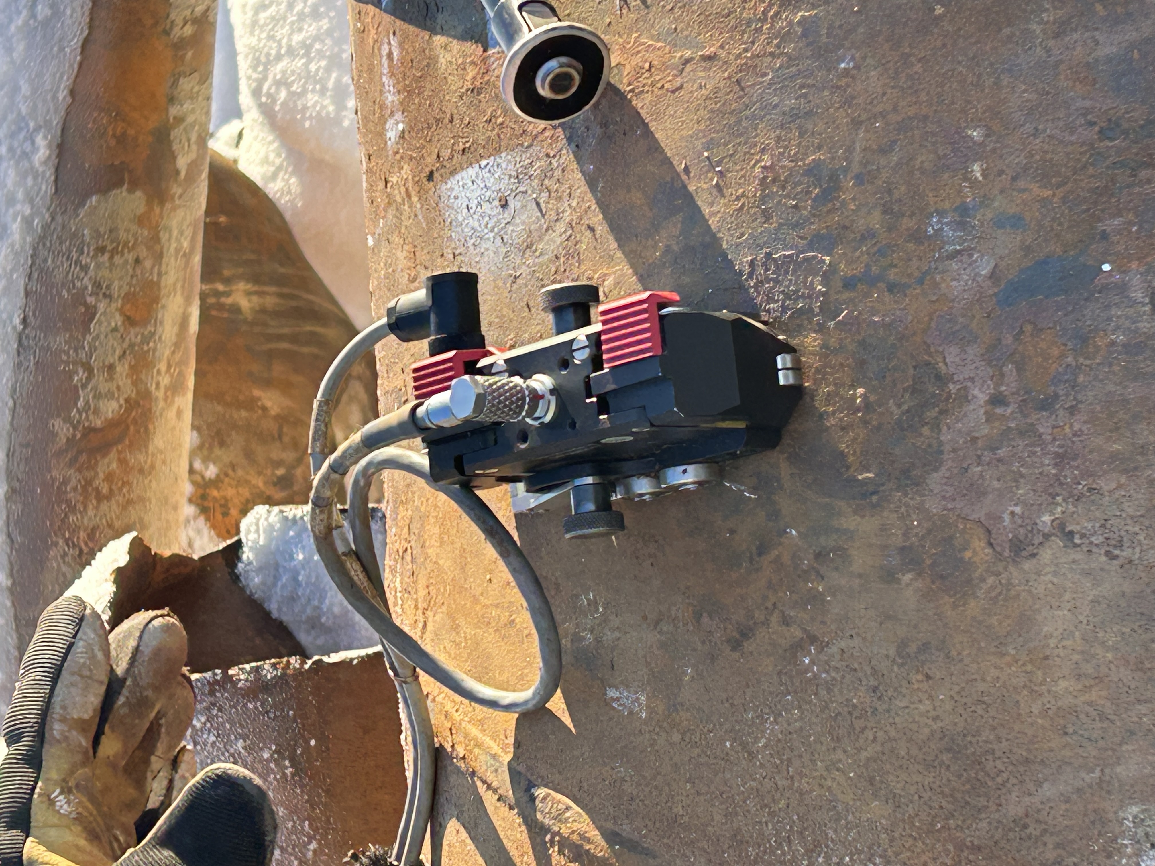 UT scanner demonstrated by Kearl site technicians